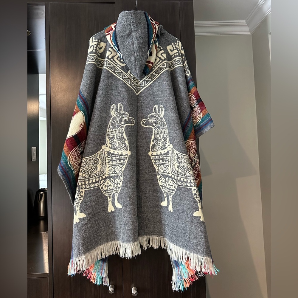 Unisex Alpaca Wool Poncho. (Heather Grey Alpaca)One Size Exclusively Handcrafted - Picture 6 of 9